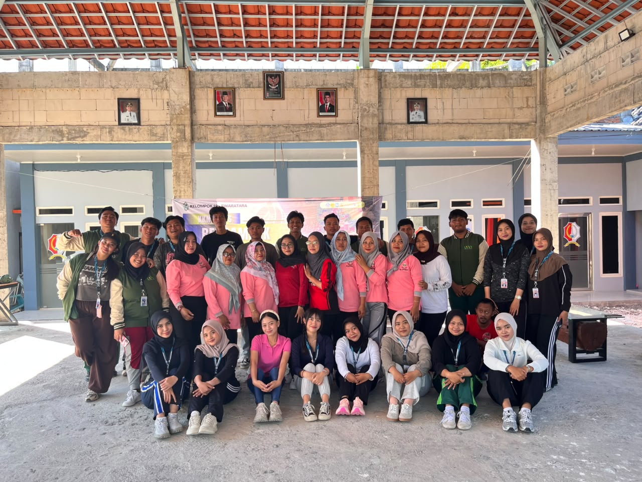 Senam Pagi Bikin Fresh! Mahasiswa KKN dan Warga Desa Sumberoto Semangat Berolahraga Bersama